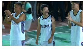 撒贝宁现身贵州村BA